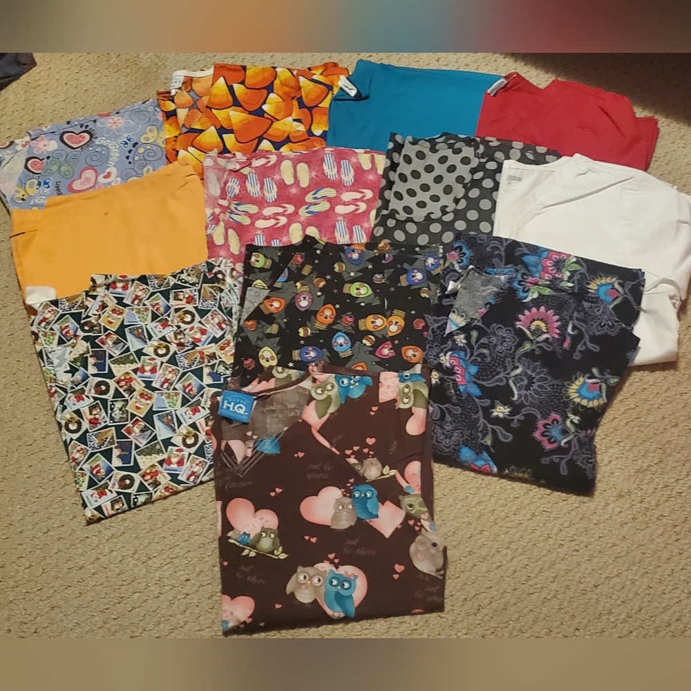 12 Medium Scrub Tops